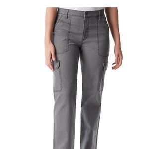 Bass Outdoor cargo pants Women’s size 10. Great utility cargo pants!